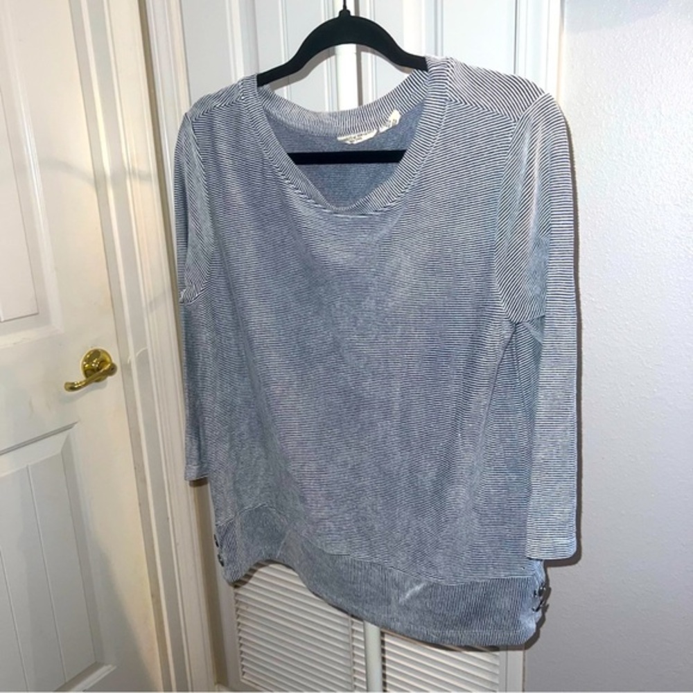 Christian Siriano Blouse Women's Medium Blue White Striped 3/4 Sleeve Round Neck